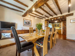 Cynynion Uchaf - Country Farmhouse with Views